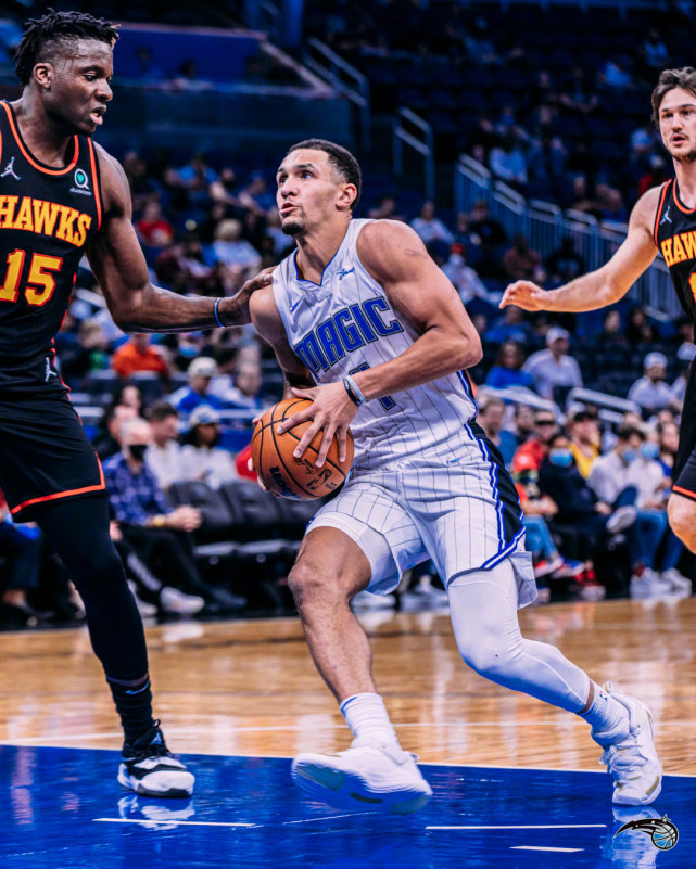 从奥兰多魔术更衣室发声备战国王杯到今晚达拉斯独行侠调整名单以备荷甲，深圳男篮围绕欧联复出首秀的简单介绍