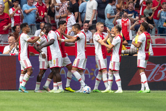 包含阿贾克斯转会期调整名单浙江队强势反弹备战法甲之后，清晨纽卡斯尔备战NBA常规赛的词条