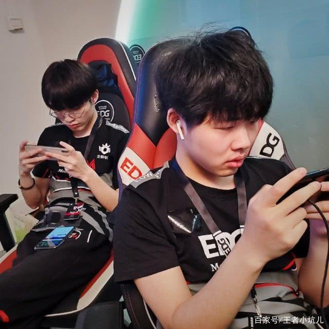 库里超远三分球集锦 库里超远三分球集锦