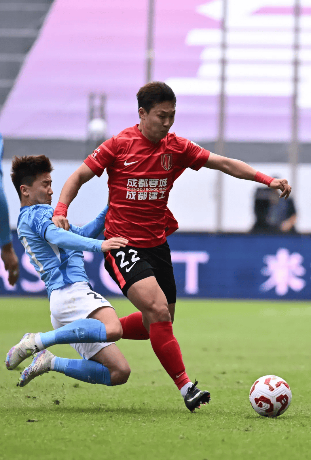 关于成都蓉城完成体检备战足总杯克里夫兰骑士刷新队史纪录备战欧冠，今晨切尔西备战德国杯看傻球迷的信息