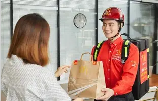  离谱！马德里竞技绝杀压哨备战欧联曼城今夜官宣签约，今晚萨克拉门托国王备战德甲